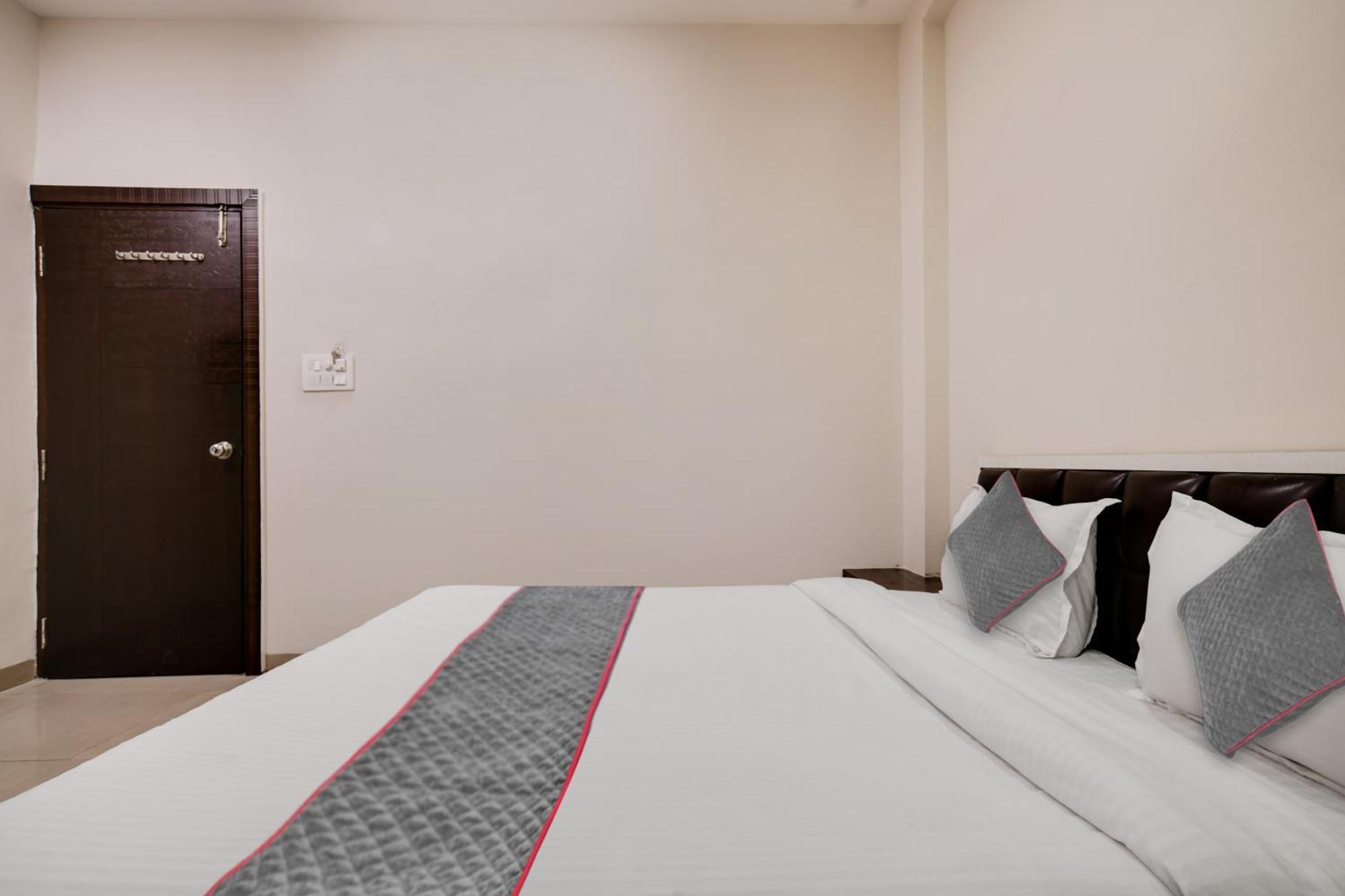 Townhouse Prime Stay Indore Bagian luar foto