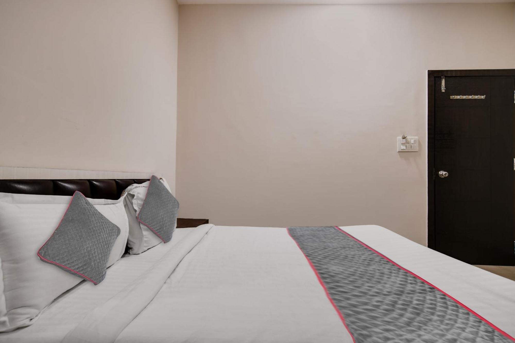 Townhouse Prime Stay Indore Bagian luar foto