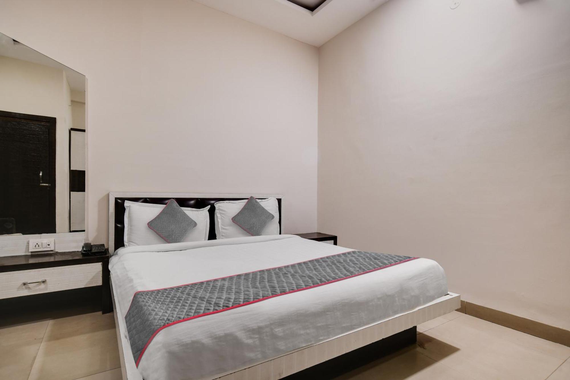 Townhouse Prime Stay Indore Bagian luar foto
